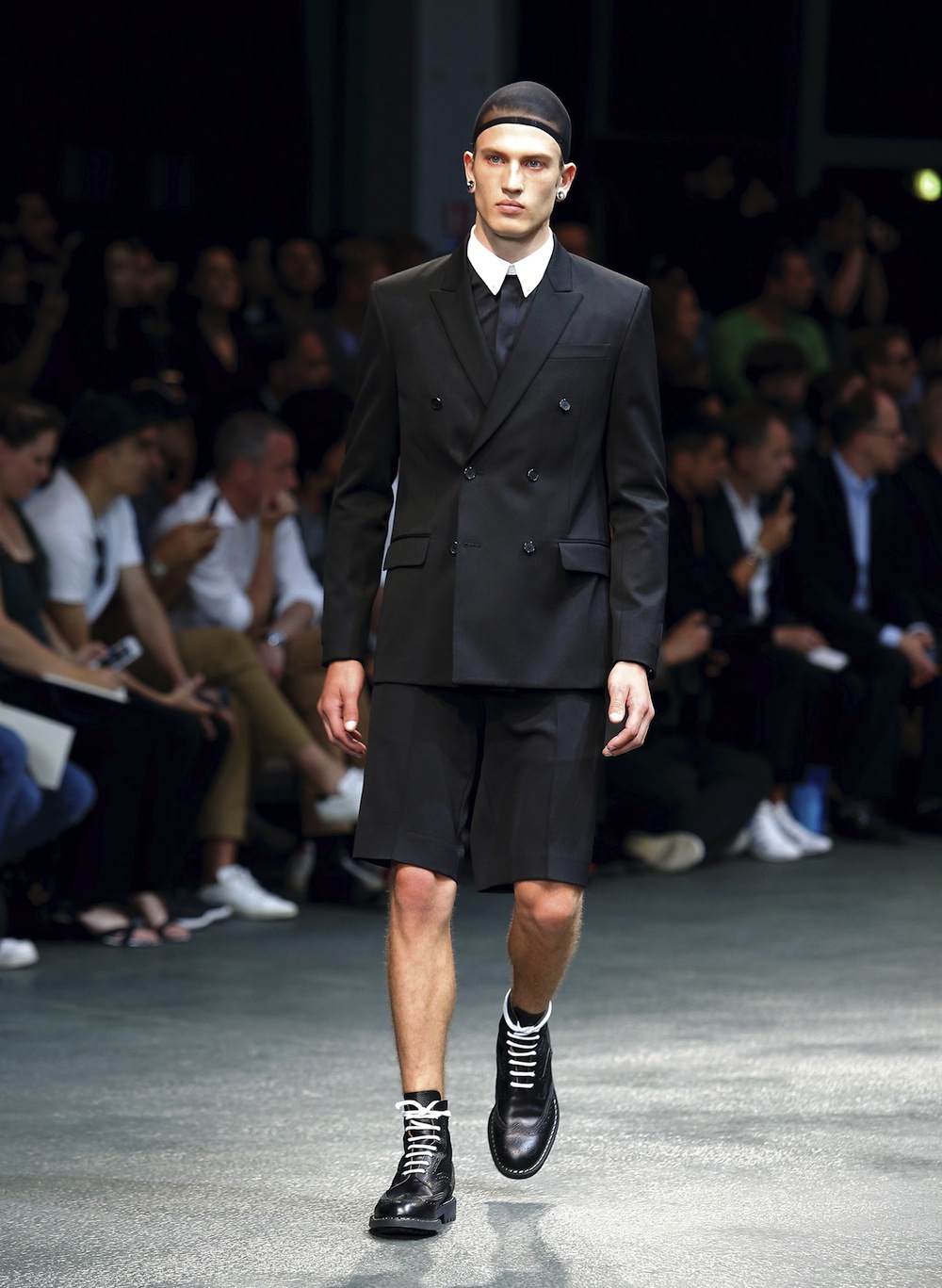 CATWALK Dior, GIVENCHY まとめ売り PHOOFSUQSZND5LJIXLDISOV3IA.jpg