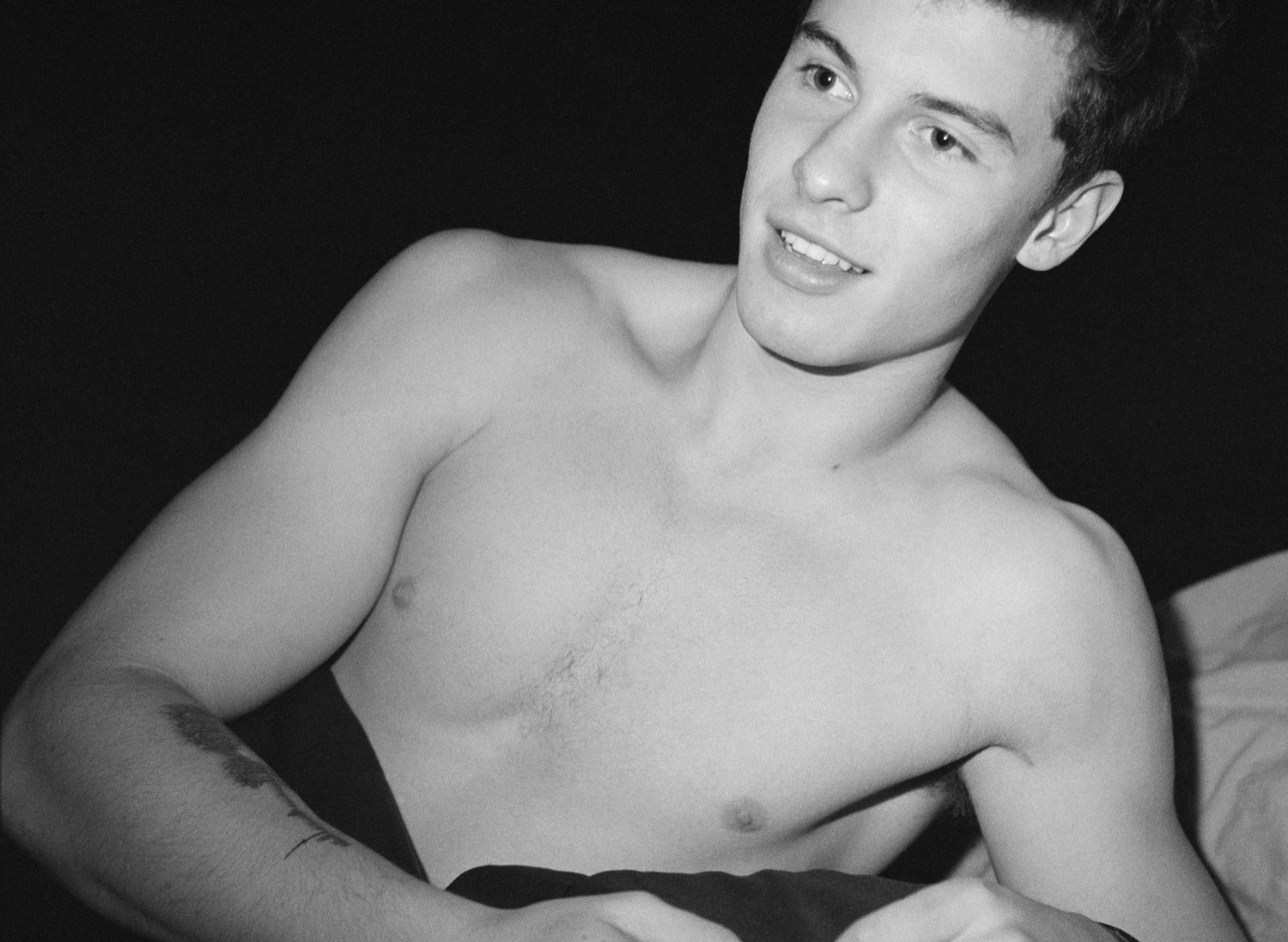 Shawn Mendes! On the cover of HERO! Out today! – HERO