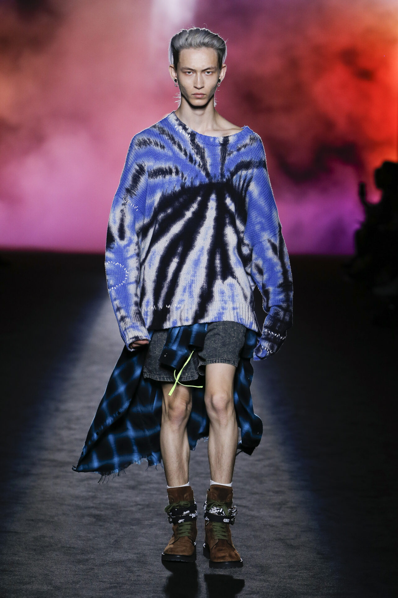 Ｌ　AMIRI PRINTED RUNWAY LOGO CREW ニット　ブルー L AMIRI PRINTED RUNWAY LOGO CREW ニット ブルー - メルカリ