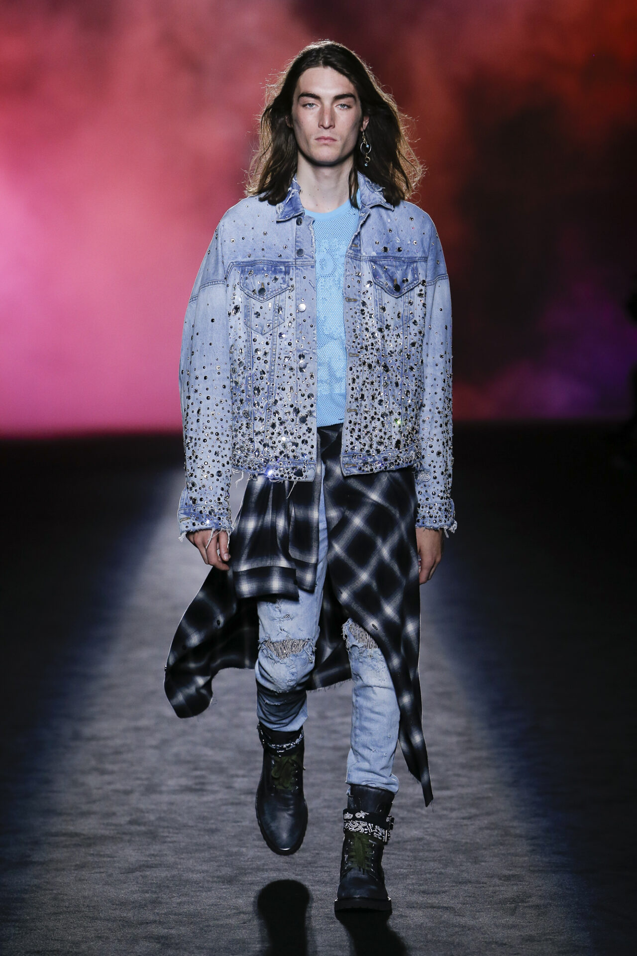 Ｌ　AMIRI PRINTED RUNWAY LOGO CREW ニット　ブルー L AMIRI PRINTED RUNWAY LOGO CREW ニット ブルー - メルカリ