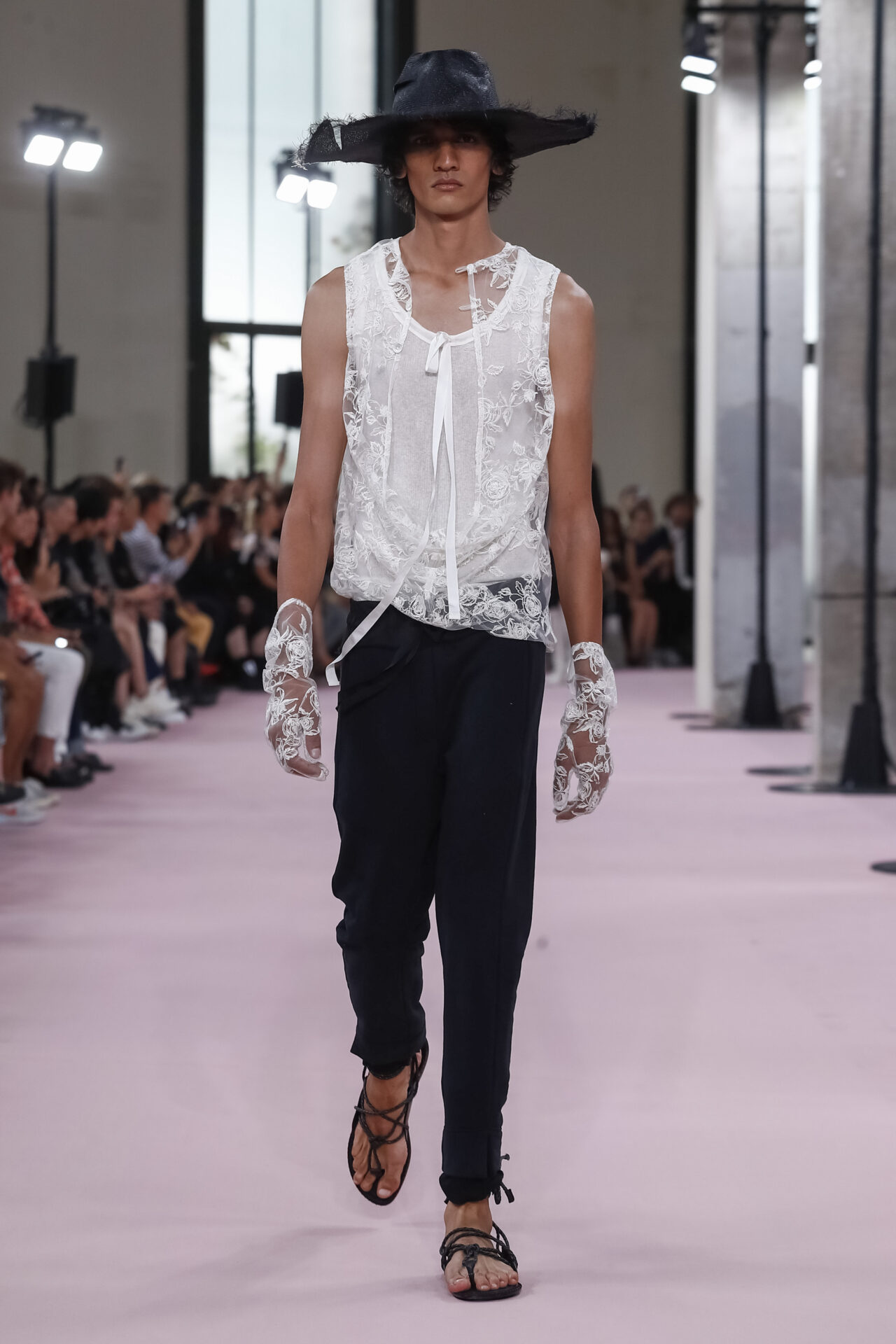 Ann Demeulemeester SS19 – HERO
