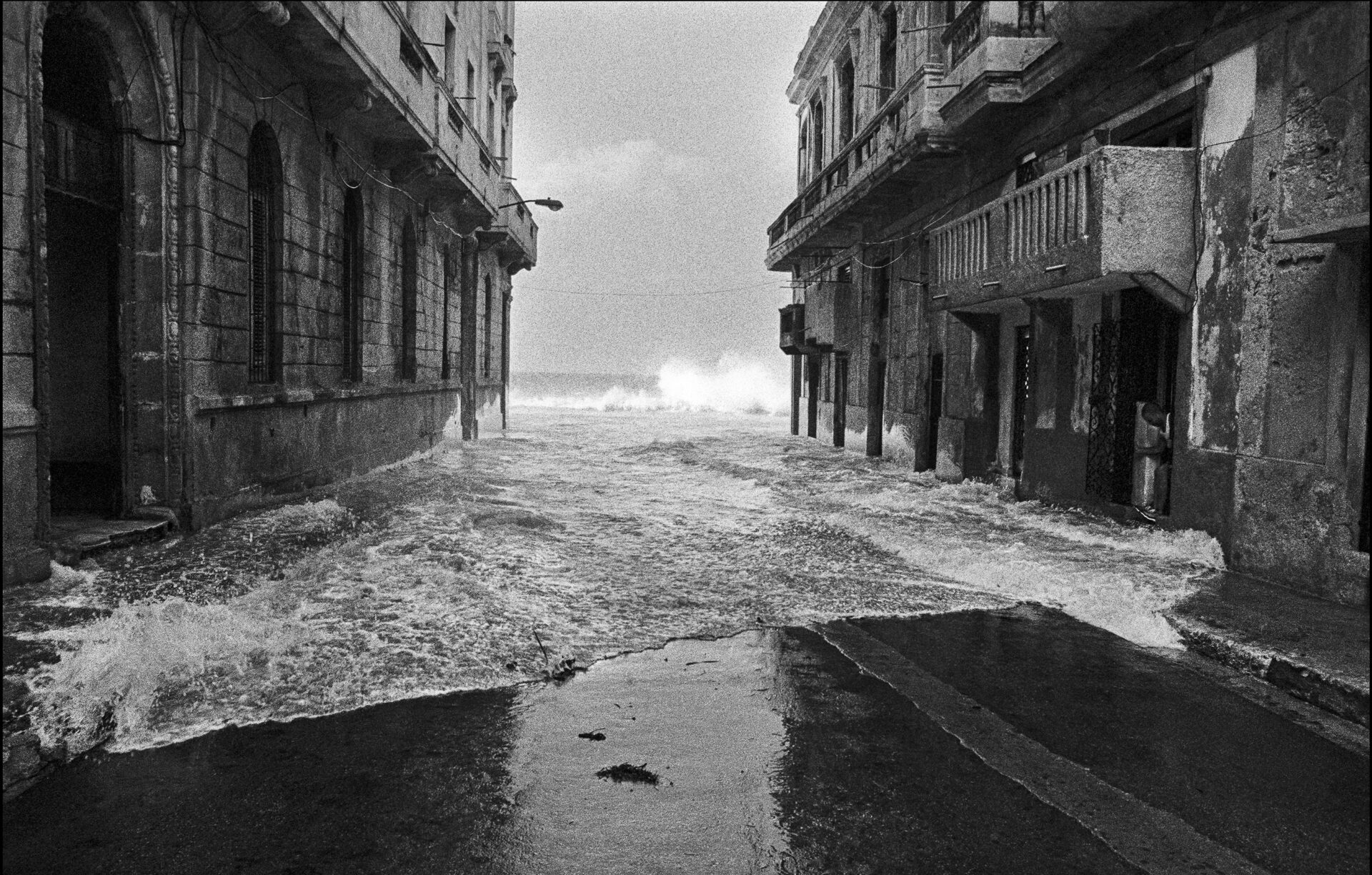 The Photographers Gallery present Raúl Cañibano's intimate photographs of  Cuba – HERO