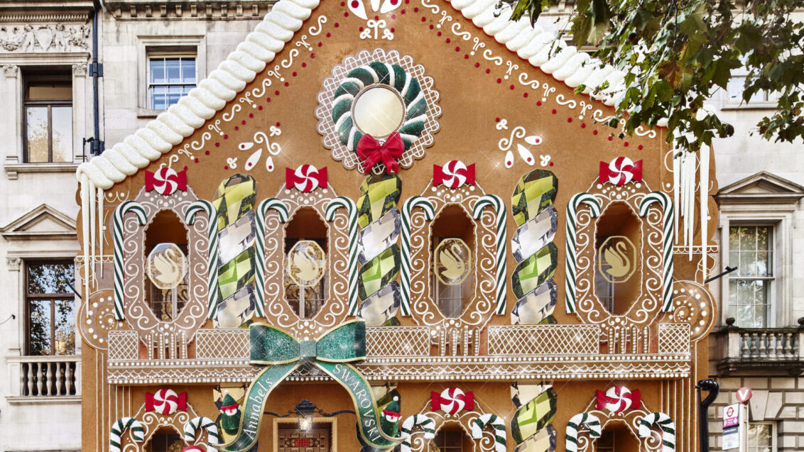   フィギュリン クララ&ペーター クリスマス Swarovski have transformed Annabel's into a giant crystal