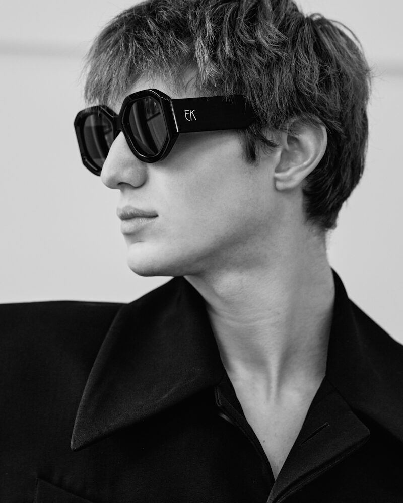 トップス EGONLAB. only Lovers Alive Knit EGONlabのブラック Only Lovers Left Alive セーターがセール中