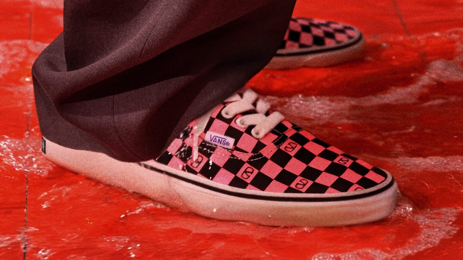 25 Valentino Garavani × Vans Authentic Valentino_FW25_Vans_Logo_4x5_0