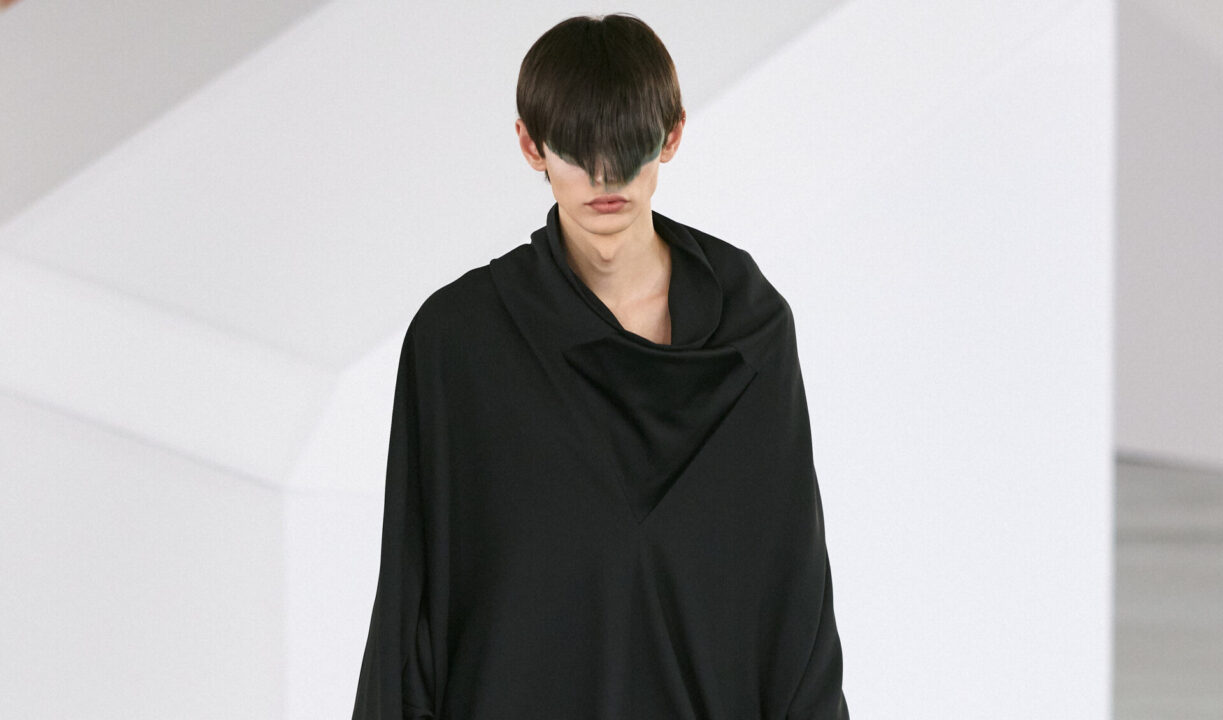MM6 Maison Margiela アシンメトリーデザイントップス MM6 Maison Margiela アシンメトリー シャツ | ホワイト | FARFETCH JP